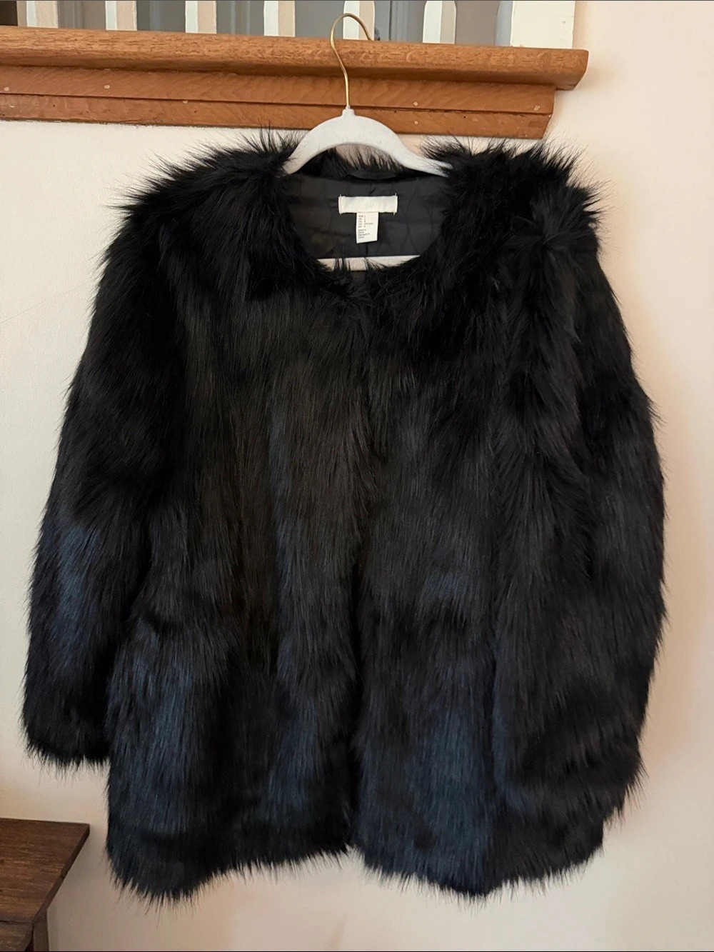H&M Faux Fur Jacket in Black Size Medium Like New